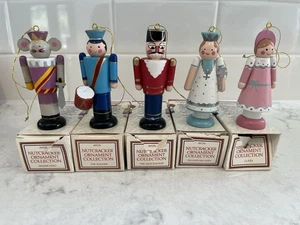 Vintage 1984 Holz Avon Nussknacker Ornament Sammlung 5er Set - Bild 1 von 4