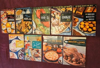 Lot of 9 Vintage Cookbooks Booklets Recipes Culinary Arts Institute and More Foto 1 de 4