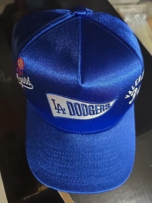 TOPPS X FANATICS FEST LIDS PLAYER CHASE SERIES 2 LA DODGERS FERNANDO VALENZUELA - Image 1 of 3