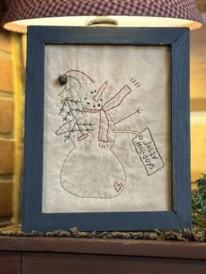 Muñeco de nieve bordado cosido hecho a mano enmarcado estilo primitivo vacaciones alegres Foto 1 de 4