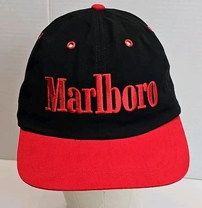 CAPPELLO SNAPBACK VINTAGE RETRÒ MARLBORO SIGARETTE ROSSO/NERO CLASSICO REGOLABILE - Foto 1 di 11