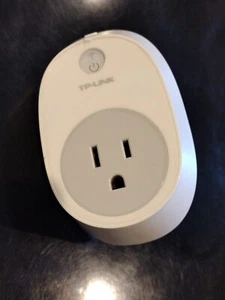 TP-Link HS100 Wi-Fi Smart Plug Kit Remote Socket Controller - Picture 1 of 2
