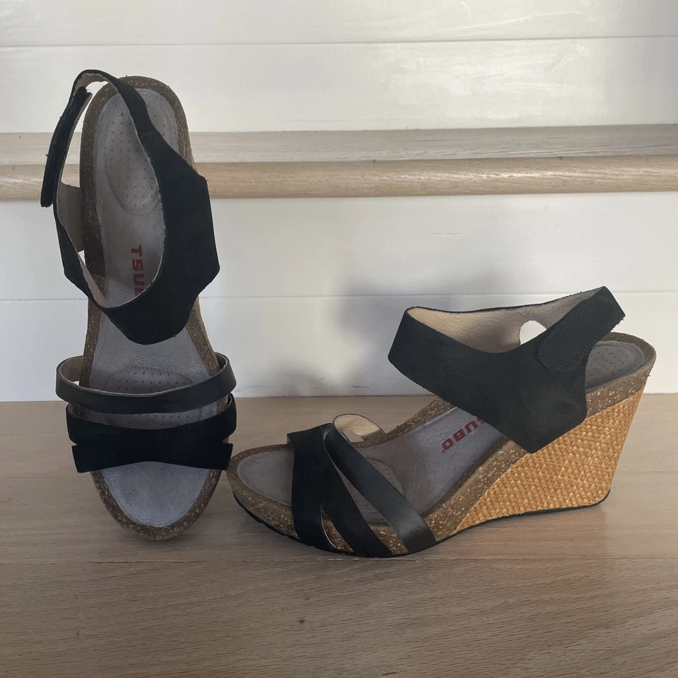Zapatos Sandalias Tsubo Talla 8.5/39.5 EUNilanti Negro Gamuza Cuña Ajustable Espalda NUEVO Foto 1 de 4