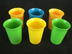 Juego de seis vasos campana TUPPERWARE amarillo verde azul - Imagen 1 de 7