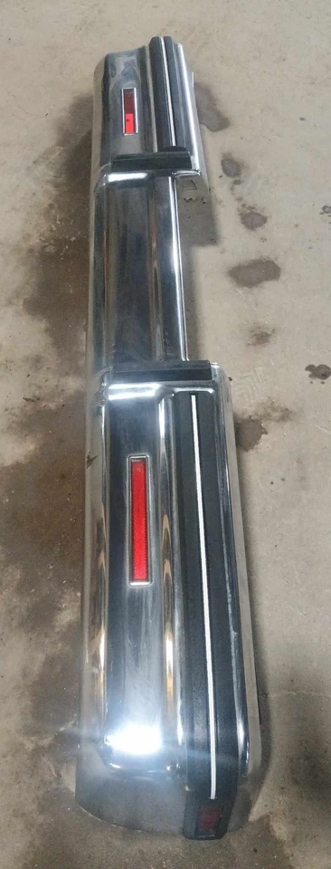 Conjunto de parachoques trasero cromado Cadillac Sevilla 1980-1985 OEM Foto 1 de 4