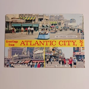 Postal de muelle de sillas con ruedas Saludos desde Atlantic City Nueva Jersey Paseo Marítimo - Imagen 1 de 9