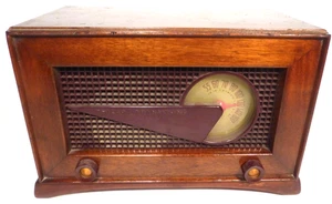 Radio de sobremesa vintage PHILCO 49-506 "FLYING WEDGE": sin probar con TODOS LOS 5 TUBOS - Imagen 1 de 7