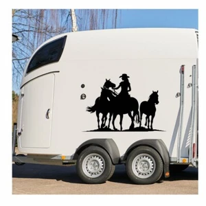 Adesivo Cowgirl con Cavalli Ciondolo Cavallo Auto 60x40 cm - Tanti Colori - Foto 1 di 4