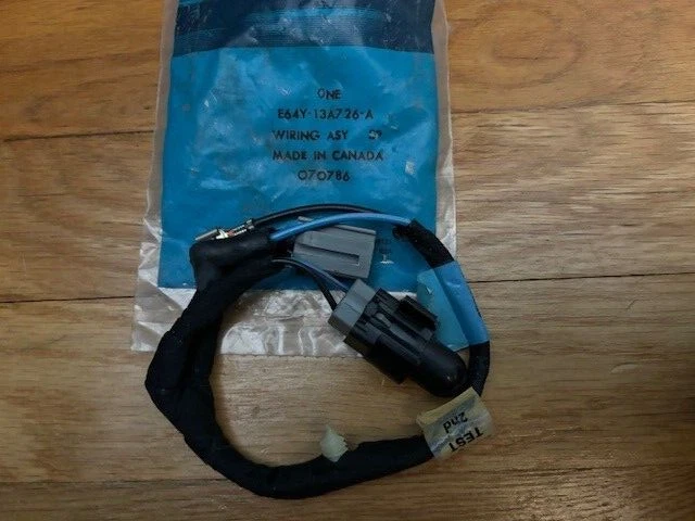 Nuevo de Lote Antiguo 1986-1989 Mercury Sable Lámpara de Tablero Enchufe y Cableado E64Y-13A726-A Foto 1 de 1
