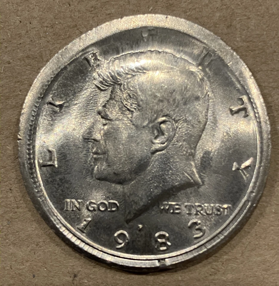 1983 P 50C KENNEDY HALF DOUBLESTRUCK/ PARTIAL COLLAR /BROADSTRUCK  ERROR RARE++ - Image 1 of 4