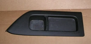 PANEL REPOSABRAZOS TRASERO SUZUKI GRAND VITARA 3 PUERTAS (05-08) N/S LADO IZQUIERDO - 76212-64J0 - Imagen 1 de 4