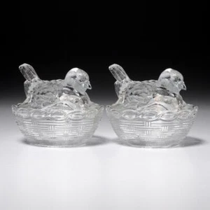 Zwei (2) Vintage Klarglas Vogel Rotkehlchen Deckel Süßigkeiten Apotheker Glas Schale Schüsseln - Bild 1 von 5