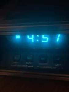 Vintage G.E. General Electric Clock Radio Retro Blue LCD Digital Alarm 7-4651B - Picture 1 of 11