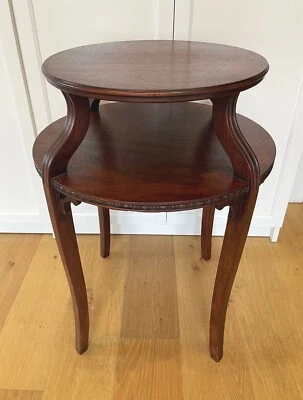 Antigua mesa auxiliar de té de postre redonda de dos niveles estilo Luis XVI francesa Foto 1 de 4