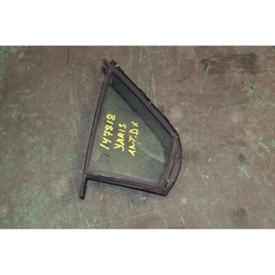 FRONT WINDOW RH FOR TOYOTA YARIS (14-17) RESTYLING 1.5 HYBRID (55KW) BER. 2014 Foto 1 de 3