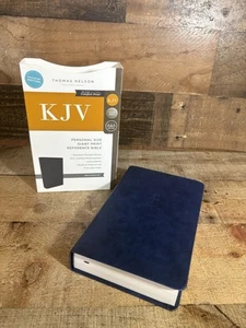 Thomas Nelson Personal Size Giant Print Holy Bible KJV Red Letter Blue Leather - Picture 1 of 4