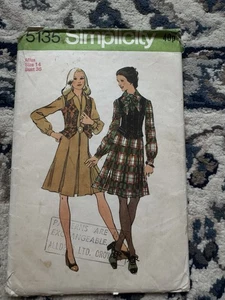 Vintage 1972 Schnittmuster Simplicity 5135 Misses' Kleid & Weste (Größe 14 ungeschnitten) - Bild 1 von 3