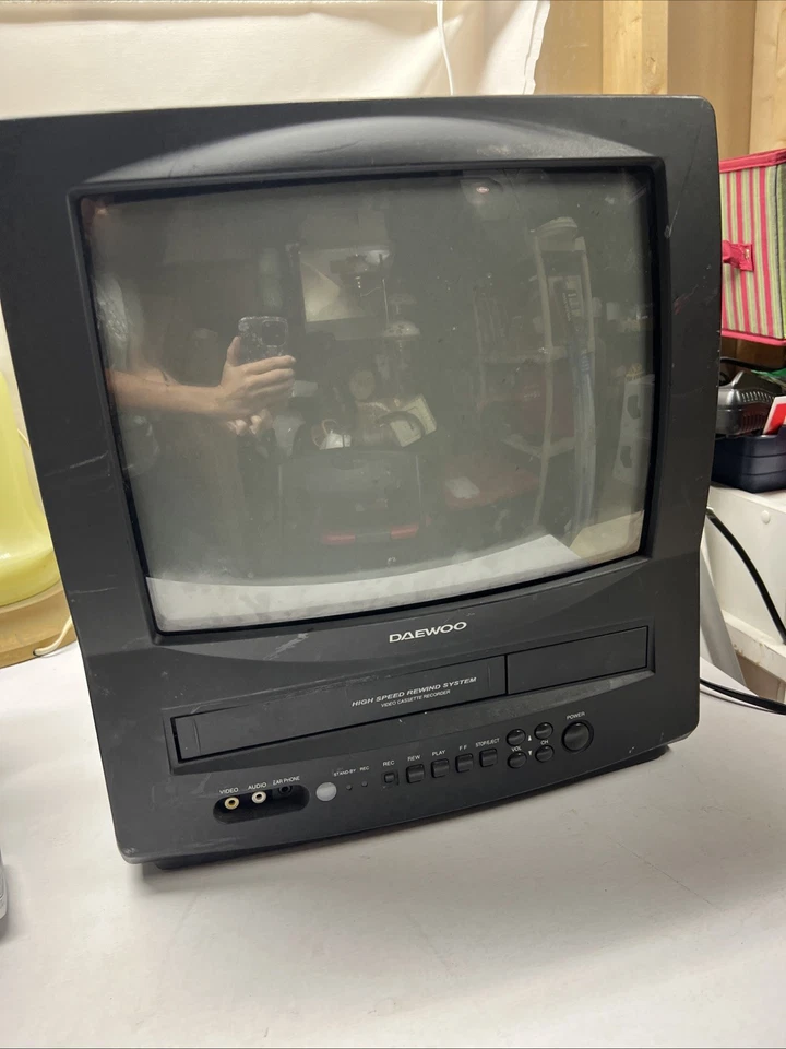 Combo grabadora de TV/VCR/VHS DAEWOO DVQ-13H1FC 13" Foto 1 de 4