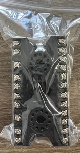 Enchufe de relé IDEC SR3P-06 con clips de sujeción, cantidad: 4 - Imagen 1 de 3