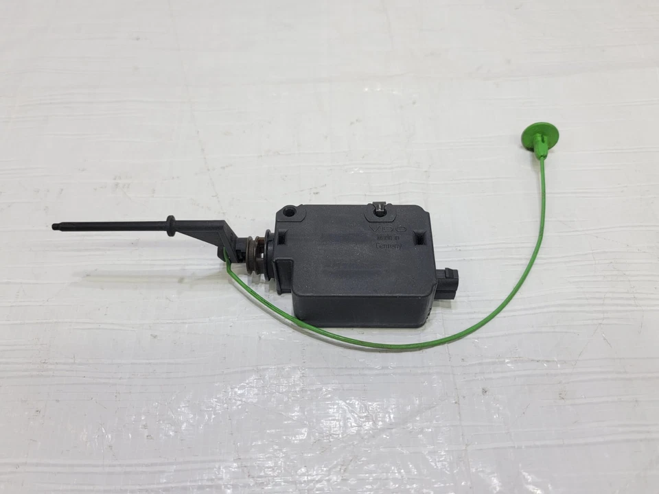 2002-2003 BMW 745Li Fuel Gas Filler Tank Door Actuator Motor OEM 67-11-8-381-522 Foto 1 de 4