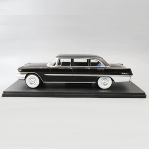 Coche diecast negro ZIL-111G modelo 1:24 LSA025B - Imagen 1 de 3