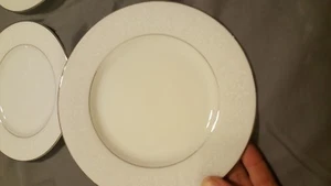 Crown Victoria Lovelace Fine China Brotteller - Bild 1 von 3
