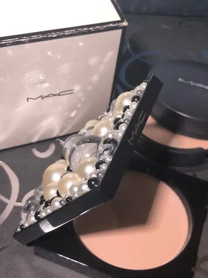 MAC Sheer Mystery Powder MODEL CHIC in Pearl Compact AND 1 Refill Powder NIB - Image 1 of 4