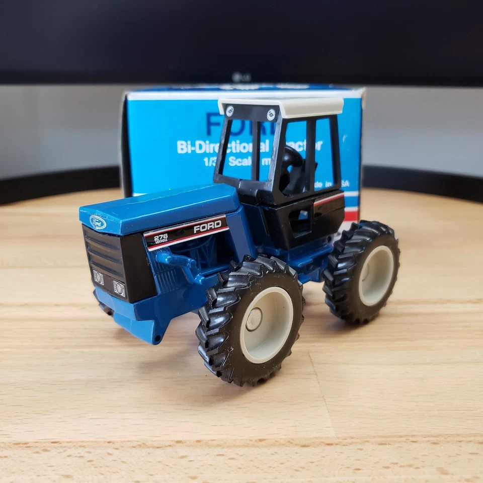Scale Models Ford 276 Versatile Bi-Directional Tractor Diecast 1:32 - Image 1 of 4
