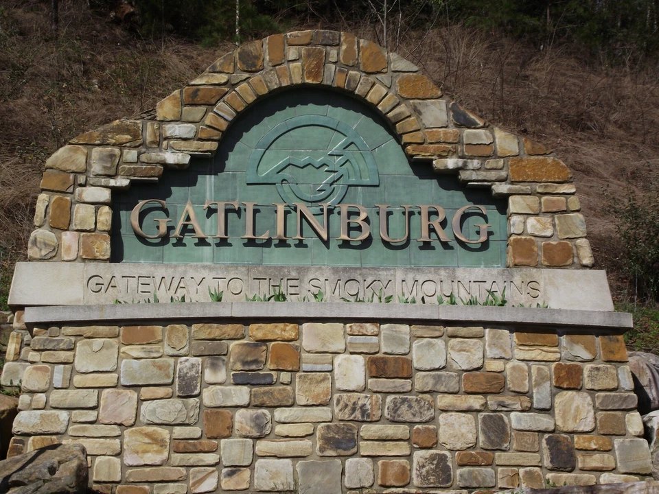 2 bedroom, 5nts, in Gatlinburg, TN at Mountain Loft Resort, Dec 21- 26 - Image 1 of 4