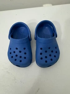Crocs Kids Classic Blue Clogs Kids Size 2/3 Boy/Girls Unisex Ankle Strap - Picture 1 of 5