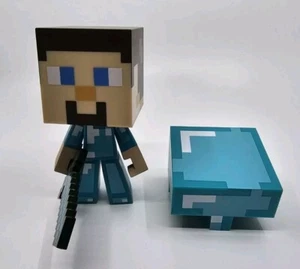 Minecraft Steve 6" Vinyl Videospiel Actionfigur Spielzeug Diamantrüstung & Schwertkerbe - Bild 1 von 6