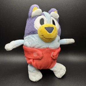 "Felpa Bluey & Friends Baby Bluey 7"" con pañal" - Imagen 1 de 12