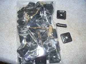 Placa de apoyo cuadrada de tachuelas para moto de nieve pista 5/16" paquete de 48 plástico negro NUEVO FS5-B - Imagen 1 de 1