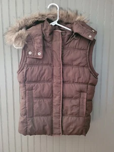 Aeropostale NWT Women's Brown Puffer Vest w/Detachable Faux Fur Hood Trim Size M - Picture 1 of 15