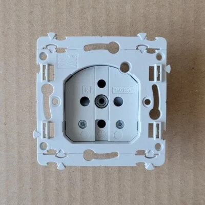 HAGER WK102 - 1 Prise de courant 2P (sans terre) Kallysta 16A 250V conn. à vis