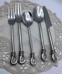 Gourmet Settings Twist 5 Pezzi Forchette Posate Cucchiai Coltello Acciaio Inox 18/10 - Foto 1 di 7