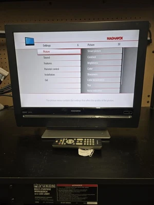 Magnavox Philips 19MF337B-27 - 19" LCD TV w Remote HDMI Vintage Gaming LCD WORKS - Image 1 of 4