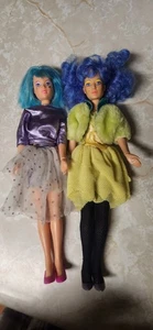 Konvolut 2 80er Jahre Jem und das Hologramm Puppen Stormer Aja Kleidung Schuhe - Bild 1 von 19