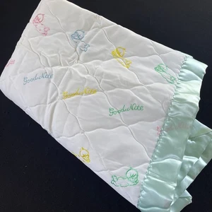 Vintage Baby Blanket Quilt with Embroidery Babies, Lullaby and Good Nite - Picture 1 of 9
