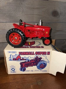 ERTL 1/16 FARMALL SUPER H DIECAST TRACTOR 1993 OHIO FFA FOUNDATION QUALITY FARM - Picture 1 of 5