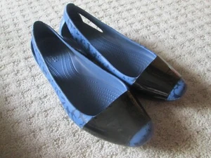 Crocs Sienna Women’s Blue Black Flats Iconic Cut Outs Sz 9 Comfort Ballet - Picture 1 of 5