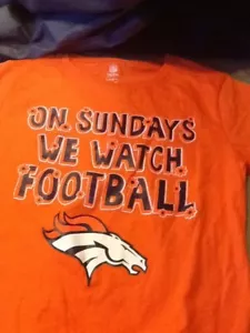 maglietta broncos nuova bambina la domenica guardiamo calcio broncos grande - Foto 1 di 3