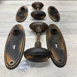 2 PAIRS OF ANTIQUE JAPANNED FINISH METAL DOORKNOBS & DOOR PLATES - Picture 1 of 20