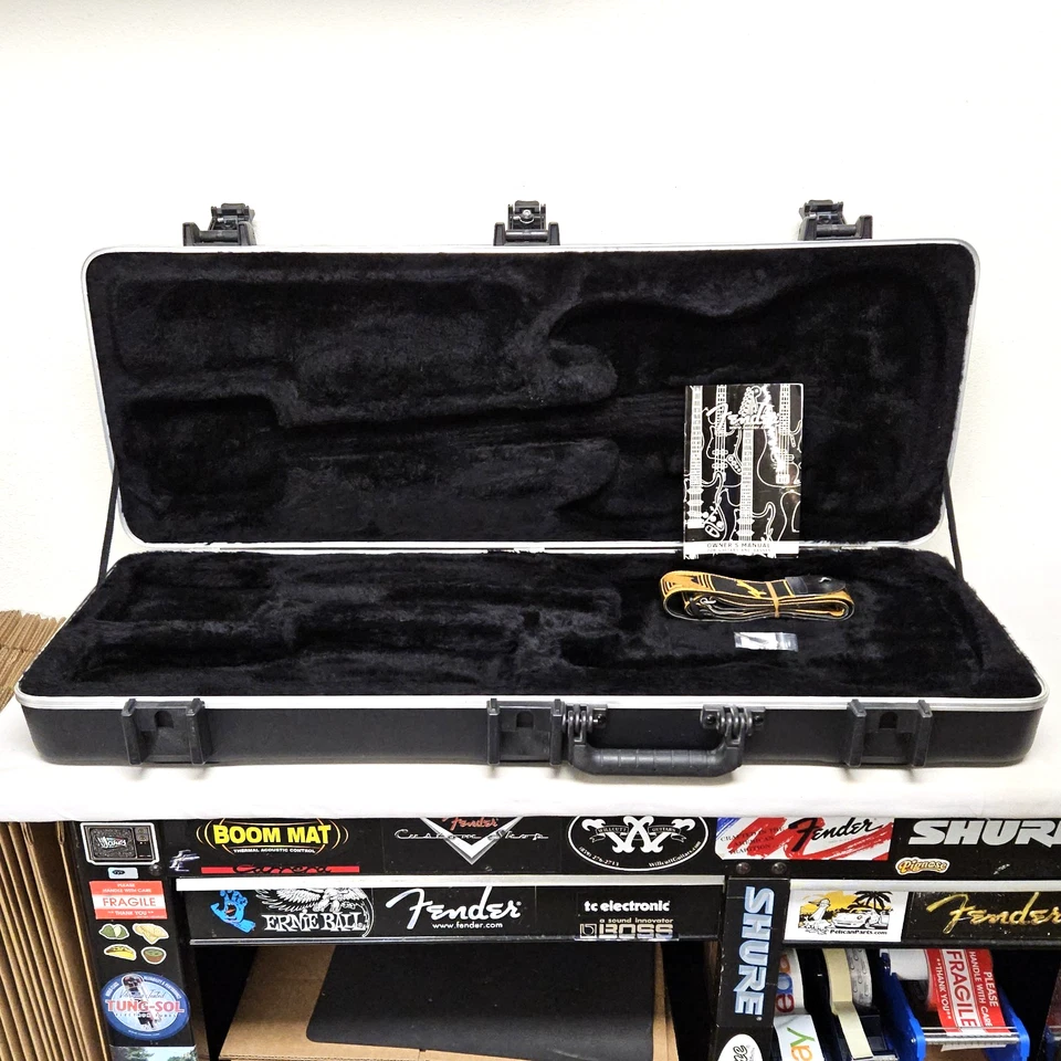 Guitarra Fender SKB American Standard Strat 2008/tele estuche rígido EE. UU. Foto 1 de 4