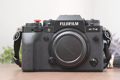 Cuerpo de cámara digital Fujifilm X-T4 26,1 MP sin espejo (negro) con batería Foto 1 de 4