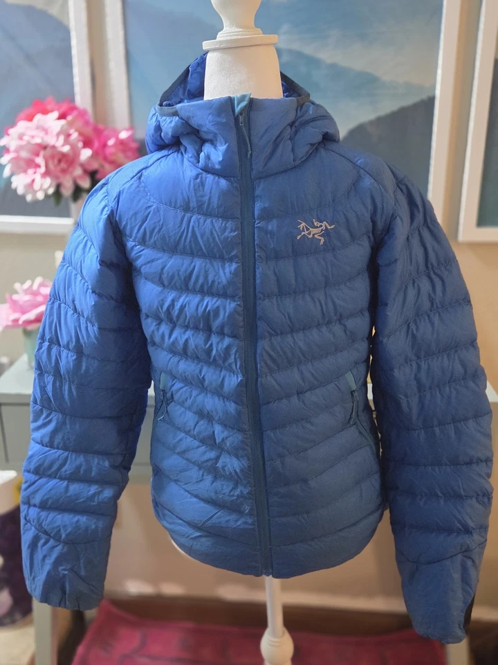 Chaqueta acolchada Arc'teryx XS azul claro plumón de ganso para hombre Foto 1 de 4