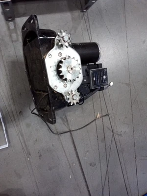 Abridor de puerta corredera de accionamiento por cadena de 1400 lb con batería/WiFi (sin panel solar)-usado Foto 1 de 4