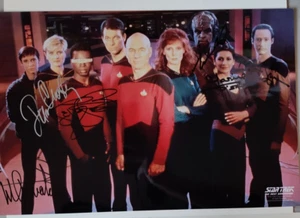 FOTO BRILLANTE FIRMADA STAR TREK NEX GENERATION 2001 CROSBY BURTON DORN WHEATON - Imagen 1 de 7