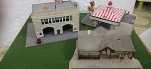 VOLLMER LIFE-LIKE TRE EDIFICI AMERICANI SCALA H0 - Foto 1 di 10
