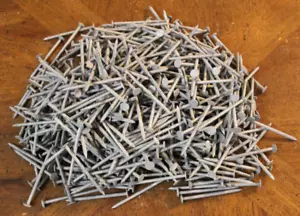 Maze 2-1/2" Double Hot Dipped Galvanized Ring Shank 5 Lbs or 520 Roofing Nails - Picture 1 of 7